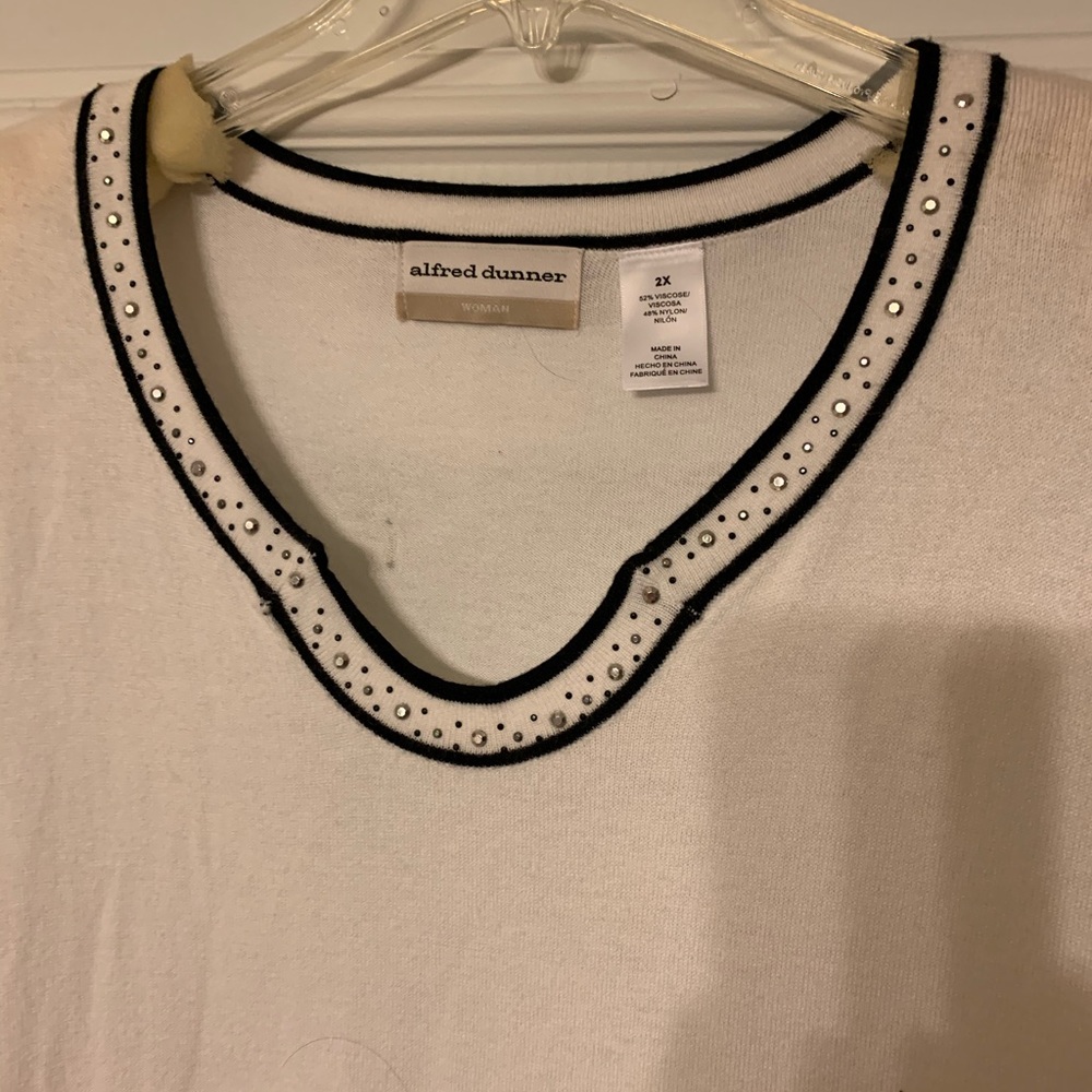 Pullover - Picture 2 of 3